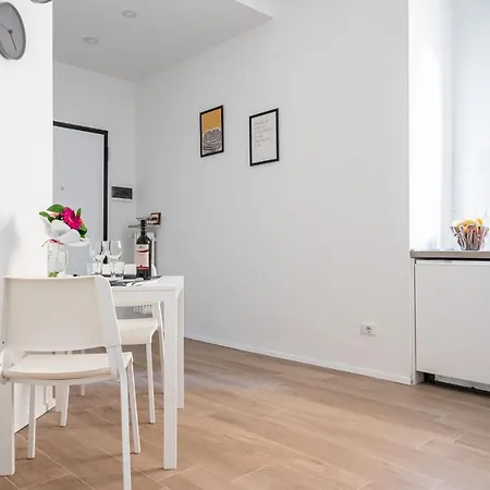New! Galleria White X2 Apartment *